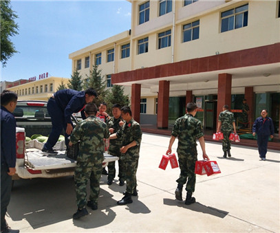 一家親│興海銅鑫慰問部隊(duì)官兵，共話軍企團(tuán)結(jié)魚水情